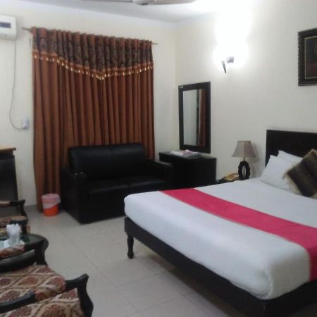 Tourist Inn Hotel Lahore Ngoại thất bức ảnh