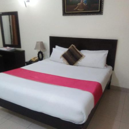 Tourist Inn Hotel Lahore Ngoại thất bức ảnh