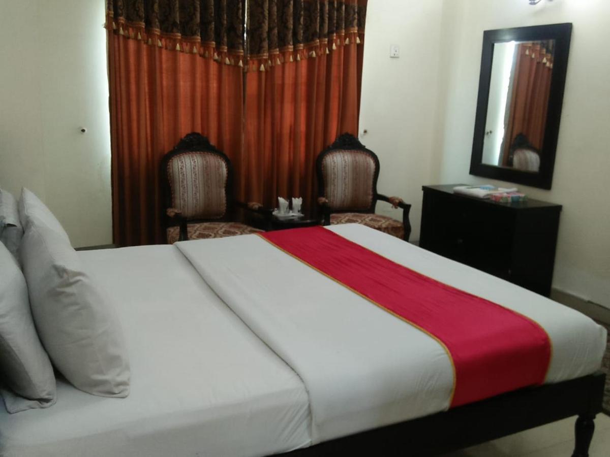 Tourist Inn Hotel Lahore Ngoại thất bức ảnh