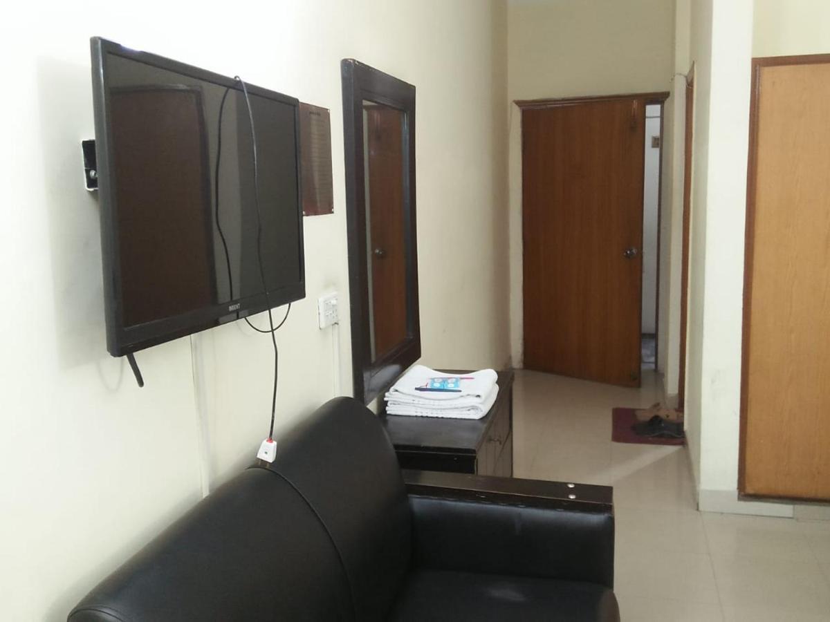 Tourist Inn Hotel Lahore Ngoại thất bức ảnh