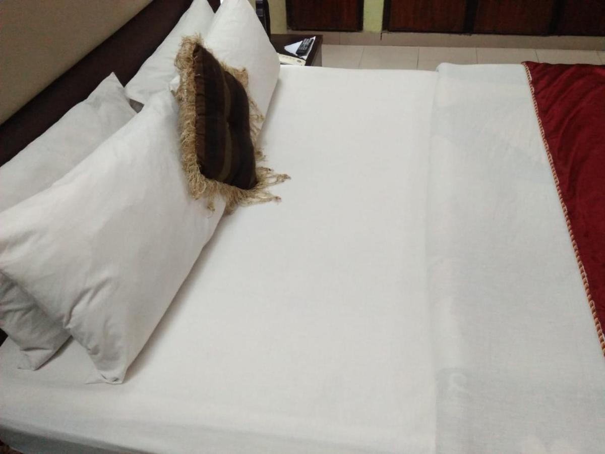 Tourist Inn Hotel Lahore Ngoại thất bức ảnh