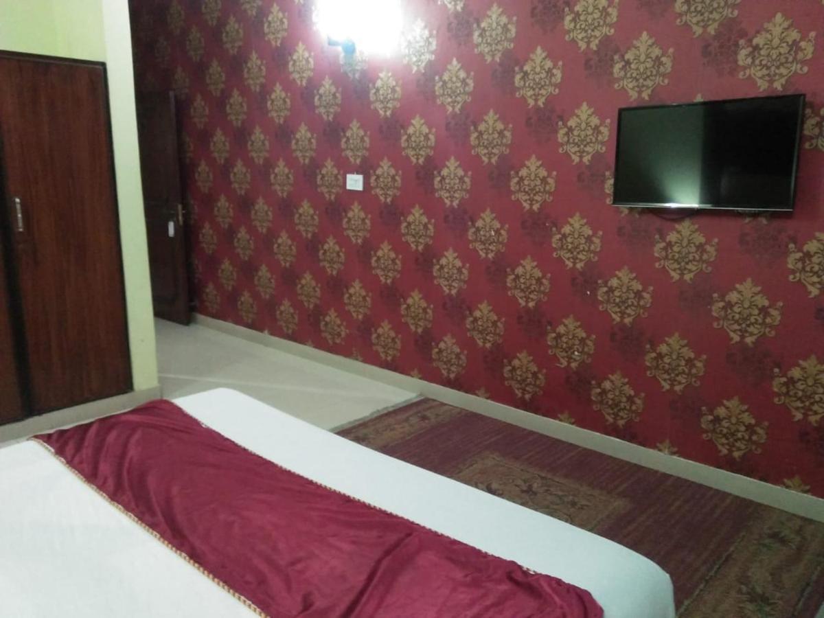Tourist Inn Hotel Lahore Ngoại thất bức ảnh