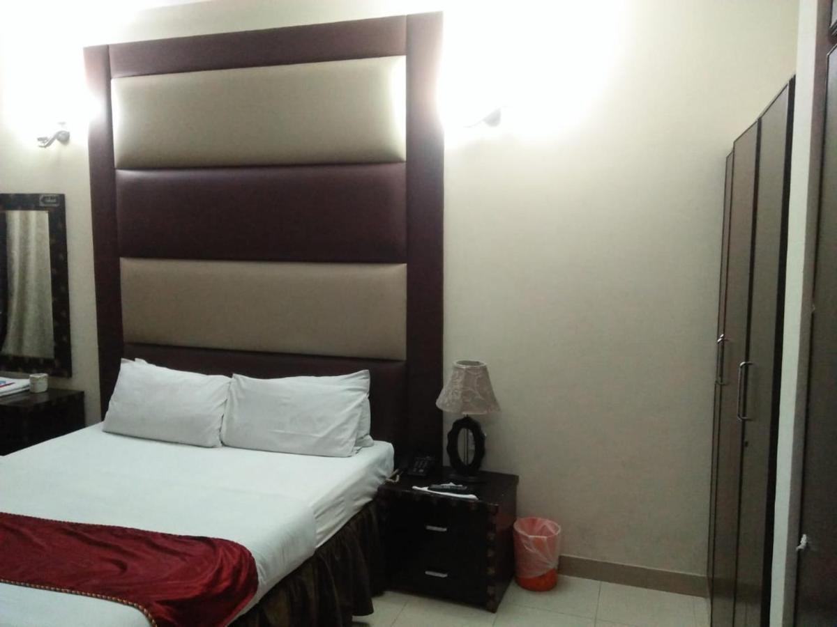 Tourist Inn Hotel Lahore Ngoại thất bức ảnh