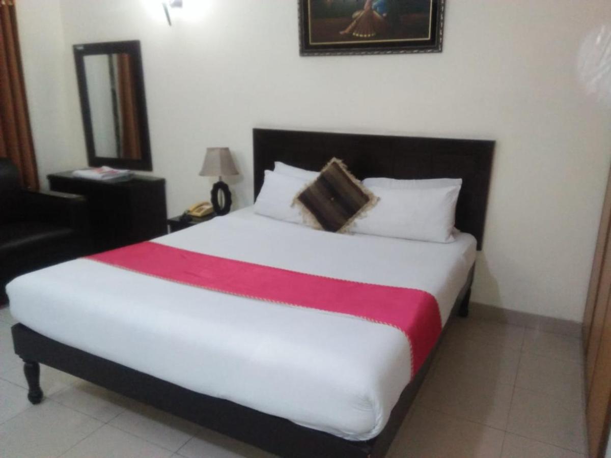 Tourist Inn Hotel Lahore Ngoại thất bức ảnh