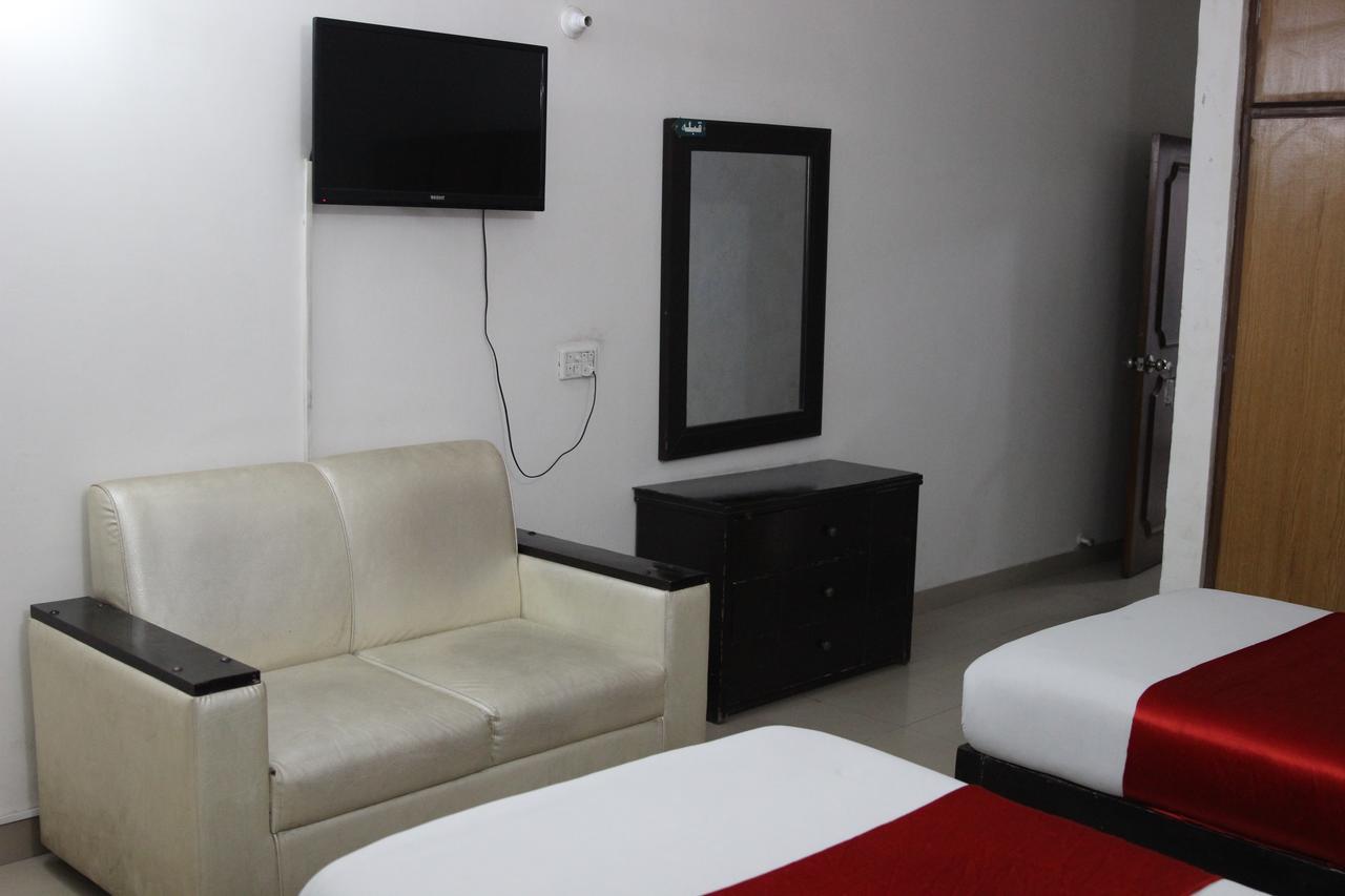 Tourist Inn Hotel Lahore Ngoại thất bức ảnh